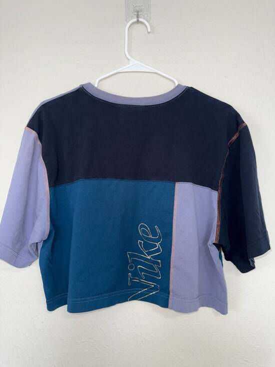 Nike Women's Sportswear Reissue Colorblock Crop T-Shirt - Picture 4 of 7